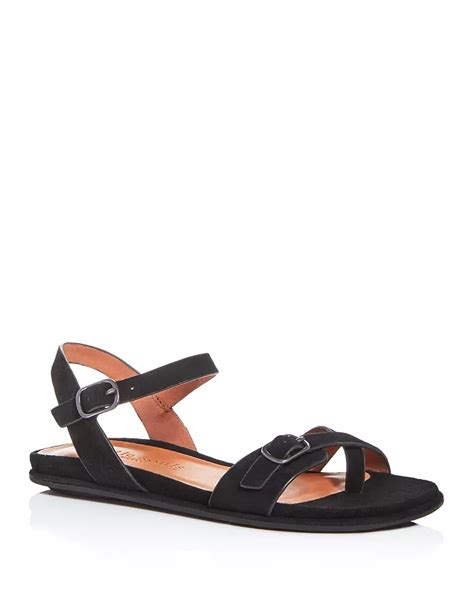 bloomingdale's sandals women walking.